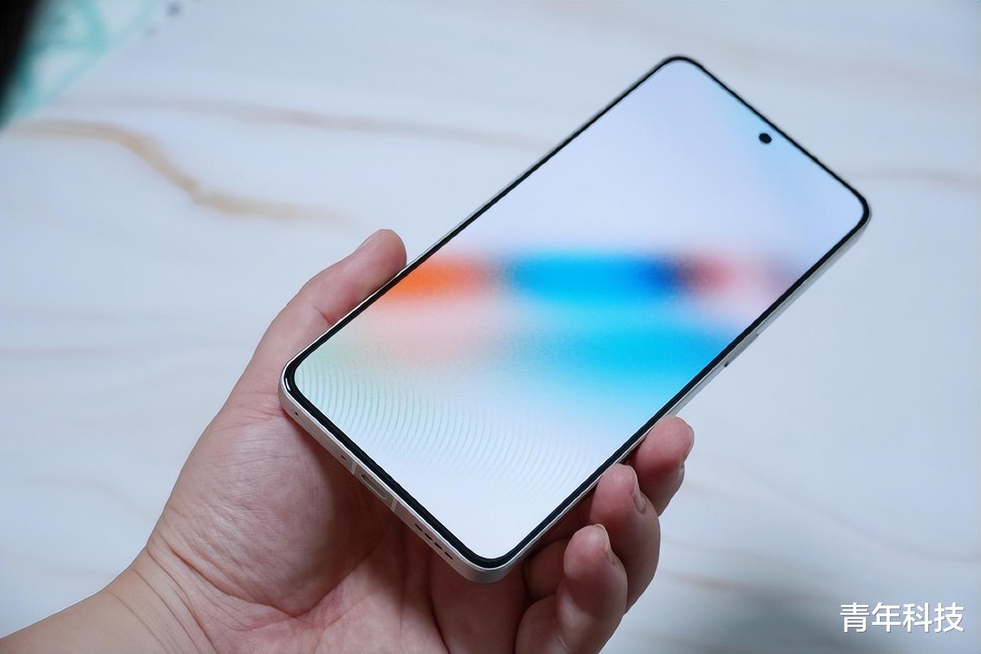 真我gt2|真我GT2大师探索版真机曝光:这正面极窄边框是认真的么?