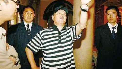 本山传媒|江湖大佬娶警察，金盆洗手成本山传媒副总，揭秘张家豪的幕后往事