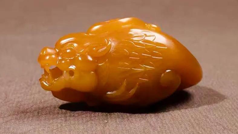 |籽料中的真贵族！和田玉沁色籽！