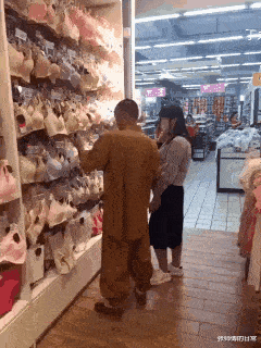 |“这是小蛇出了轨,还是青蛙劈了腿?”现实版的美杜莎女王吗?