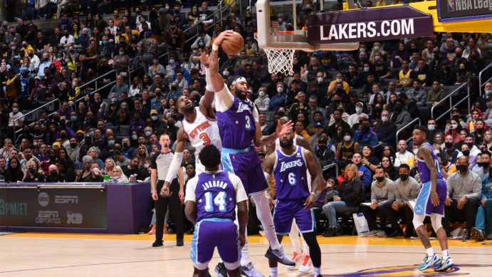 曼城|NBA  开拓者VS湖人  开拓者推倒重建，湖人取胜轻而易举