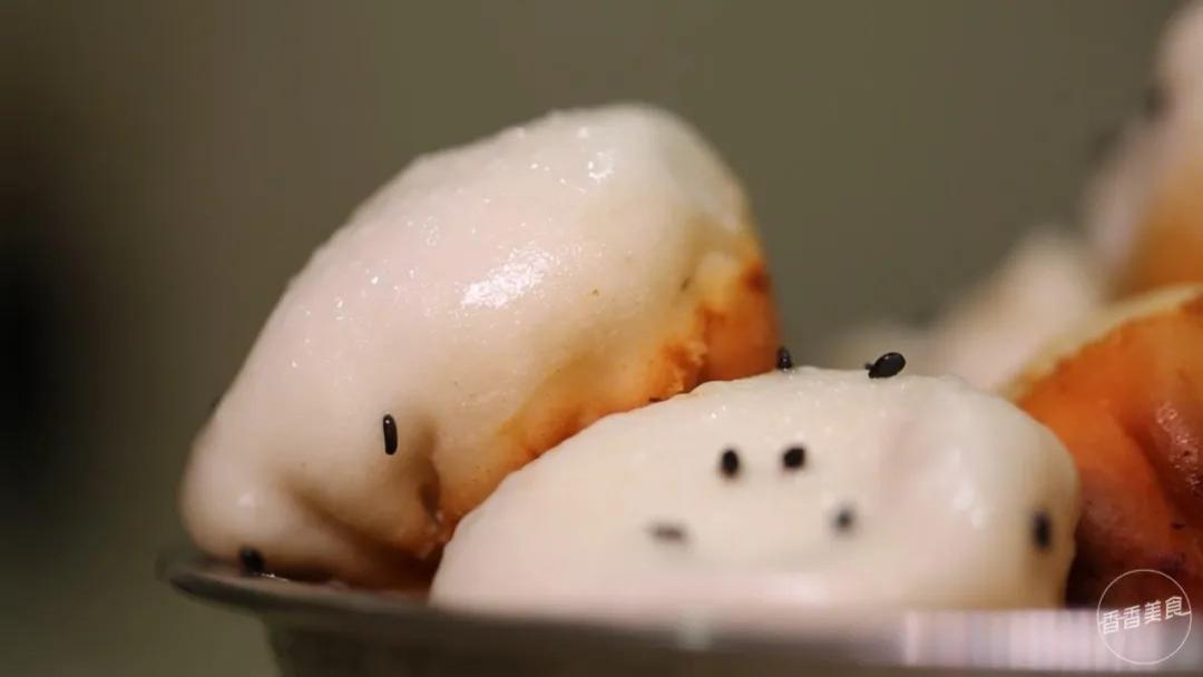生煎包|1元1个，排队抢着买，它咋zhèn让人着迷？