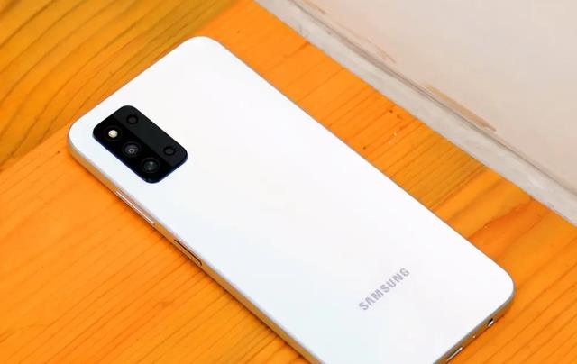 赛力斯|跌至1299元，6400万四摄+最大1TB内存拓展，沦为标准千元机