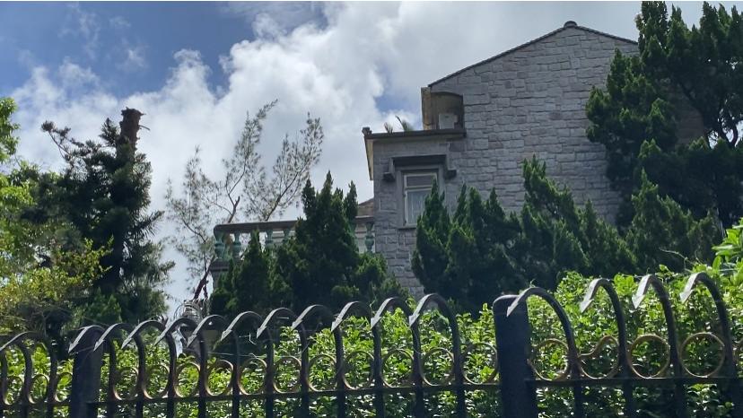 胡歌|浅水湾道1号是赌王何鸿燊的豪宅，车牌号是万里挑一的\hk1\