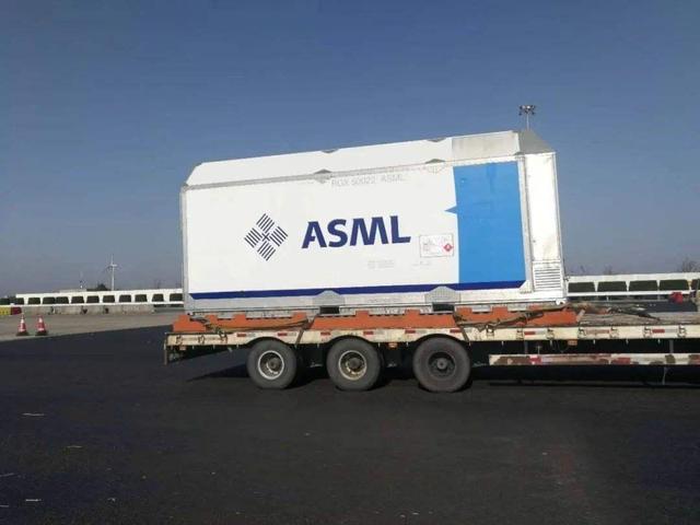 人机大战|光刻机风云再起：东方晶源深夜回应ASML，EUV光刻机“变味”了！