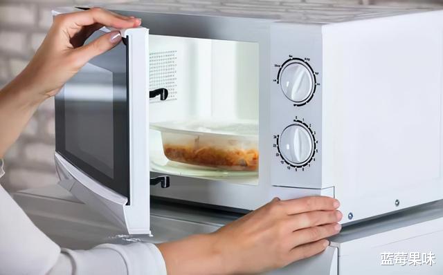 微波炉|曾红极一时的微波炉,为什么如今“存在感”几乎为零?淘汰它吗?