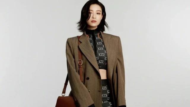 倪妮|倪妮Gucci新广告竟赢了刘雯！穿露脐装配驴蹄鞋潮出新高度，身材真辣