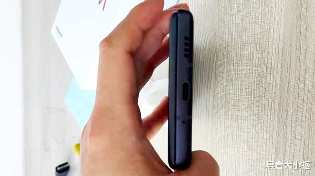 LG|横屏竖屏同时用，这款LG旋转手机，双屏展开玩出更多花样