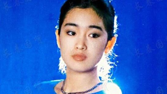 巩俐|巩俐刚成名时青涩旧照曝光，网友：这才是真正的纯天然美女