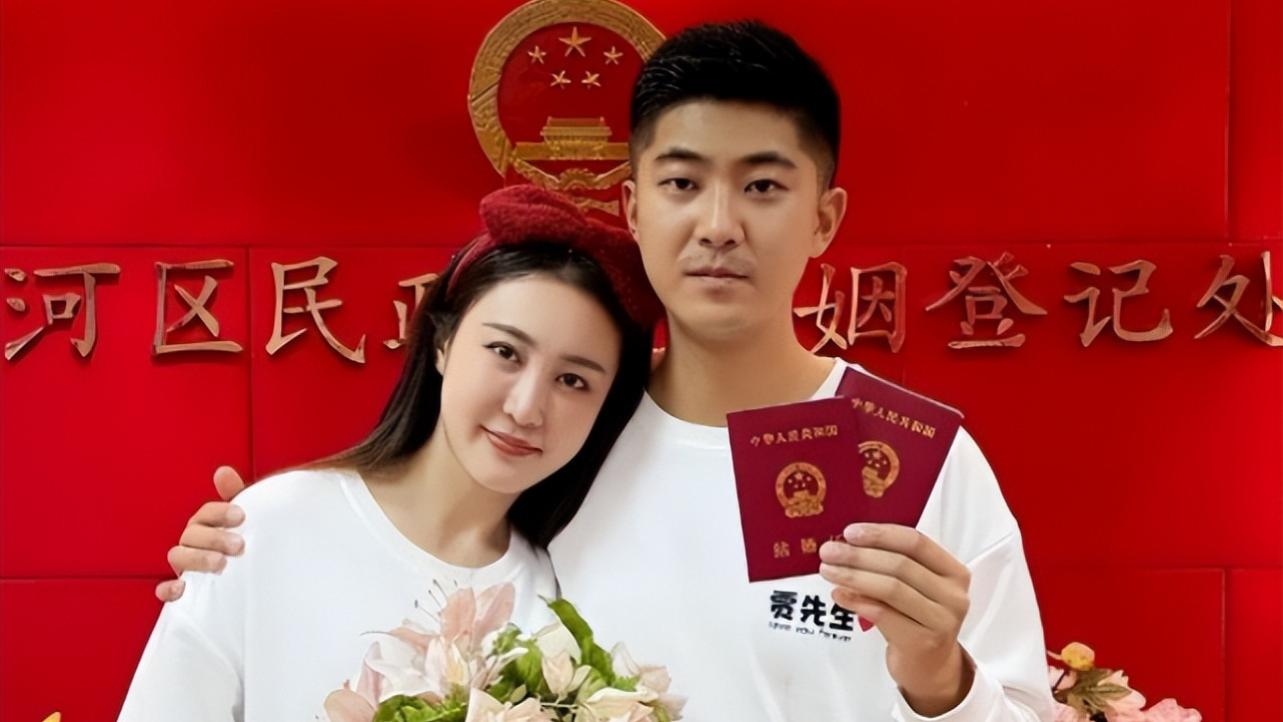 徐大宝|网红徐大宝惨遭家暴后出门报平安：我还好，丈夫称其出轨已提告