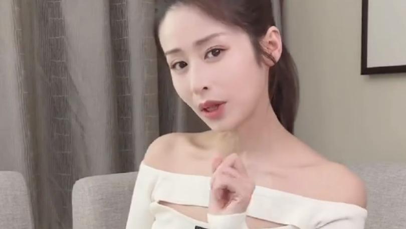 颖儿|颖儿为显瘦10斤宅家练锁骨，臀部柴瘦，嘴唇僵硬，被指整容失败