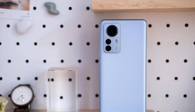 小米科技|小米12：销量不佳，给用户降800块