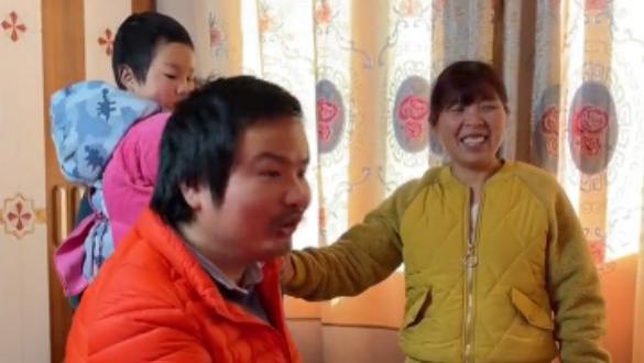 林峰|牛爱芳学让网友起名字，暴露名字是假的，网友：确定小春花是假生