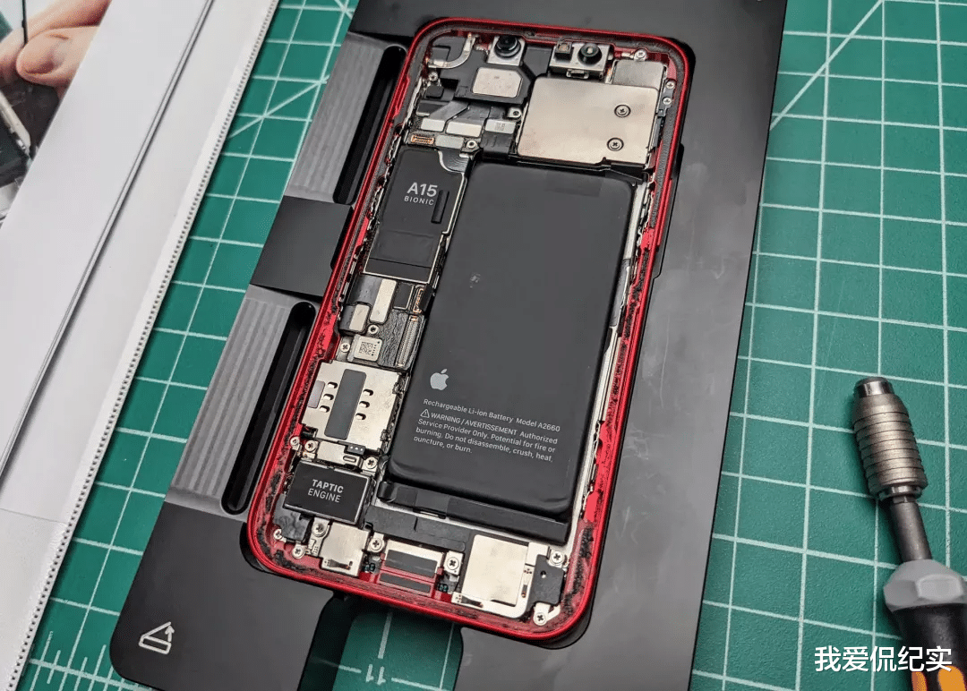 电池|美国小哥体验苹果官方\DIY修手机\服务，收到36公斤两箱专用工具