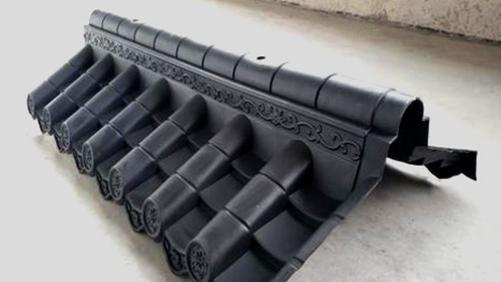 建筑的风格不同，体现了中西文化的差异