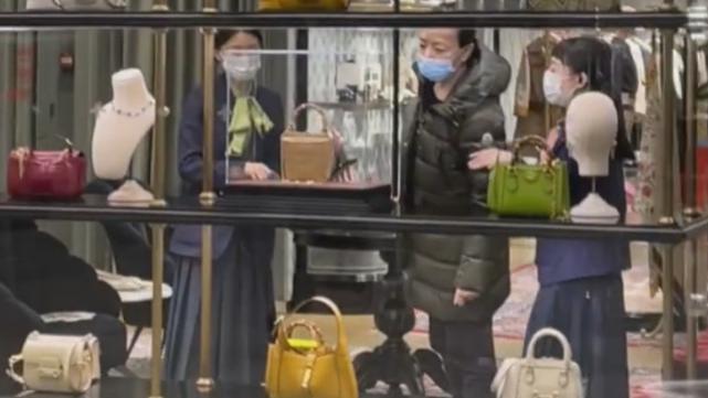 宋丹丹|宋丹丹现身国贸扫货，一个小时花费近百万，12天后即将二度当奶奶