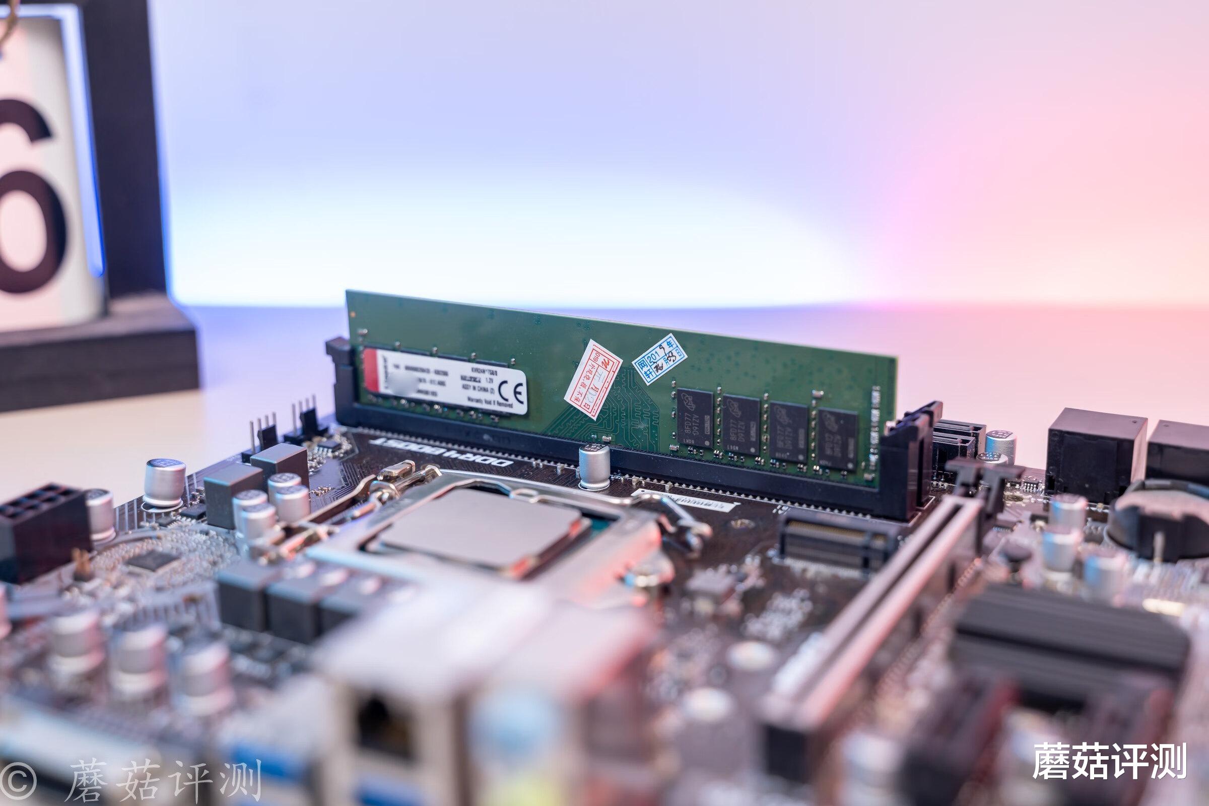 机箱|电脑主机也可以玩“姿态”？异型主机搭配三台显示器的“电竞房”搭建