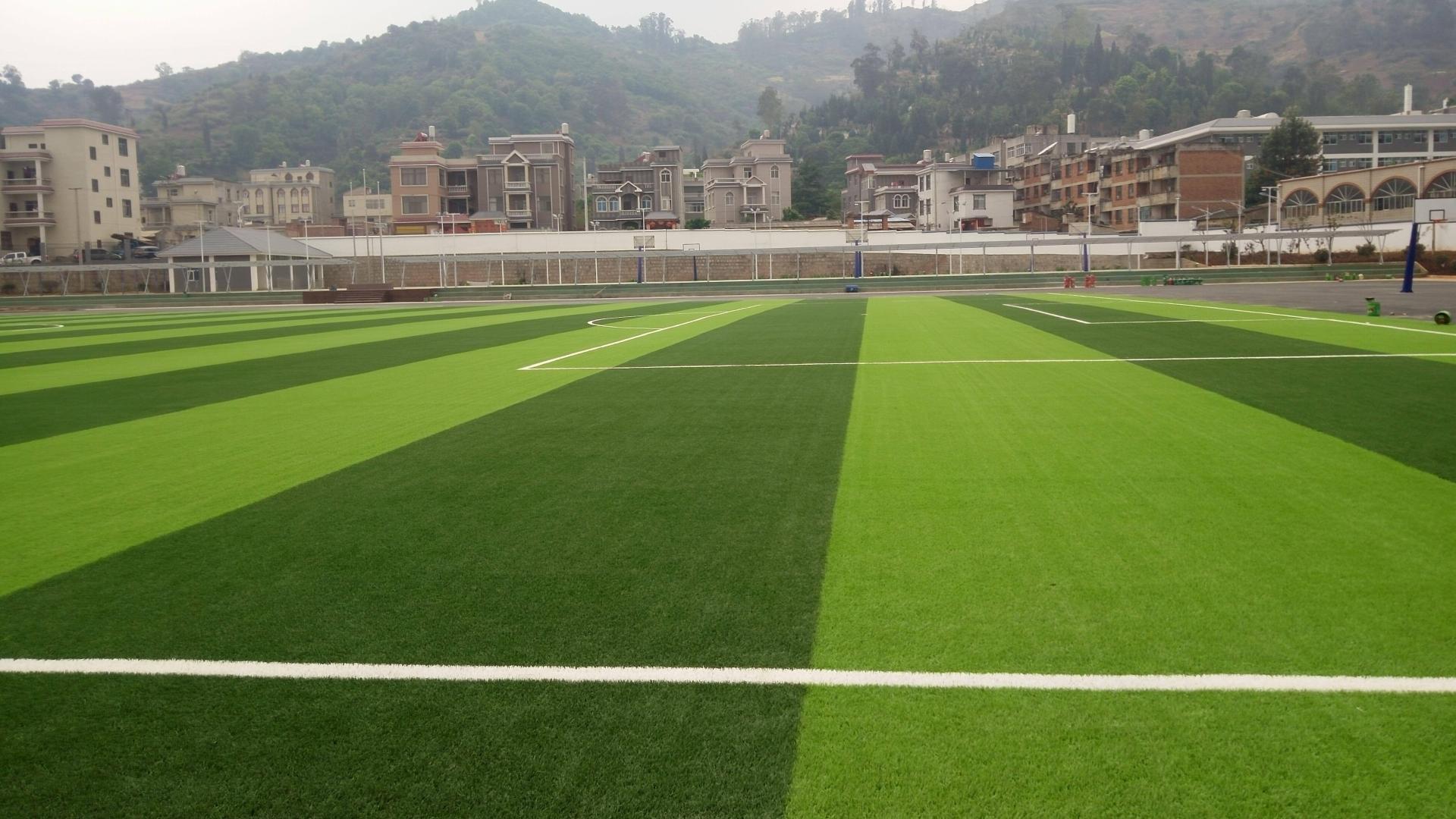 人造草坪草皮与悬浮拼装地板有什么区别呢？