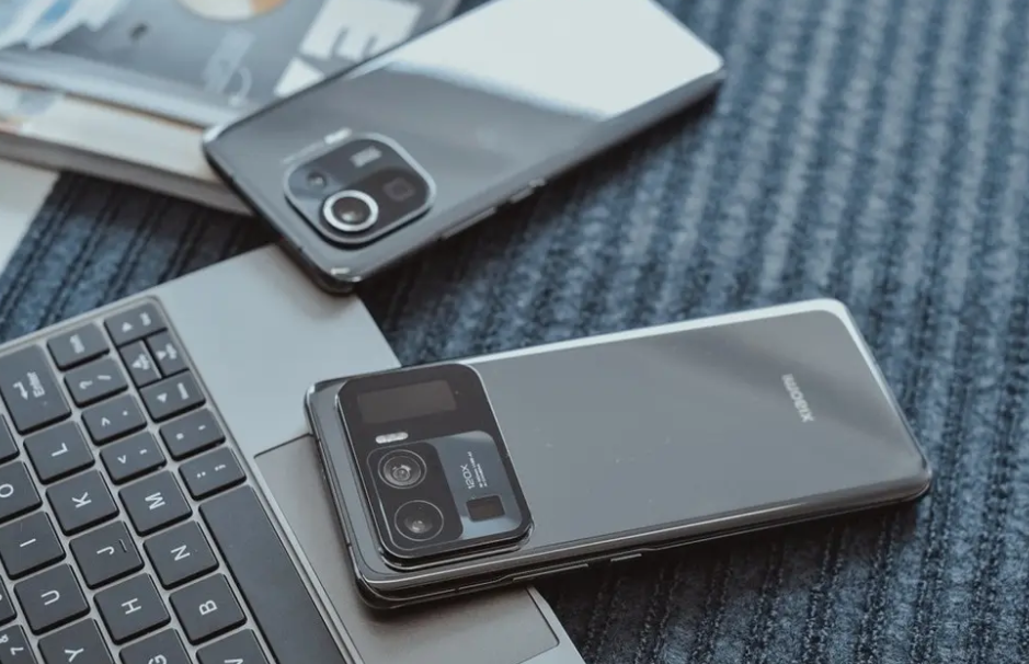 耳机|OPPO逆风而上，登顶国内手机市场，海内外出货量格外亮眼