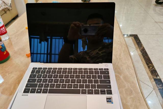 |联想YOGAPro14s和华为MateBookXPro，哪款更适合大学女生用？