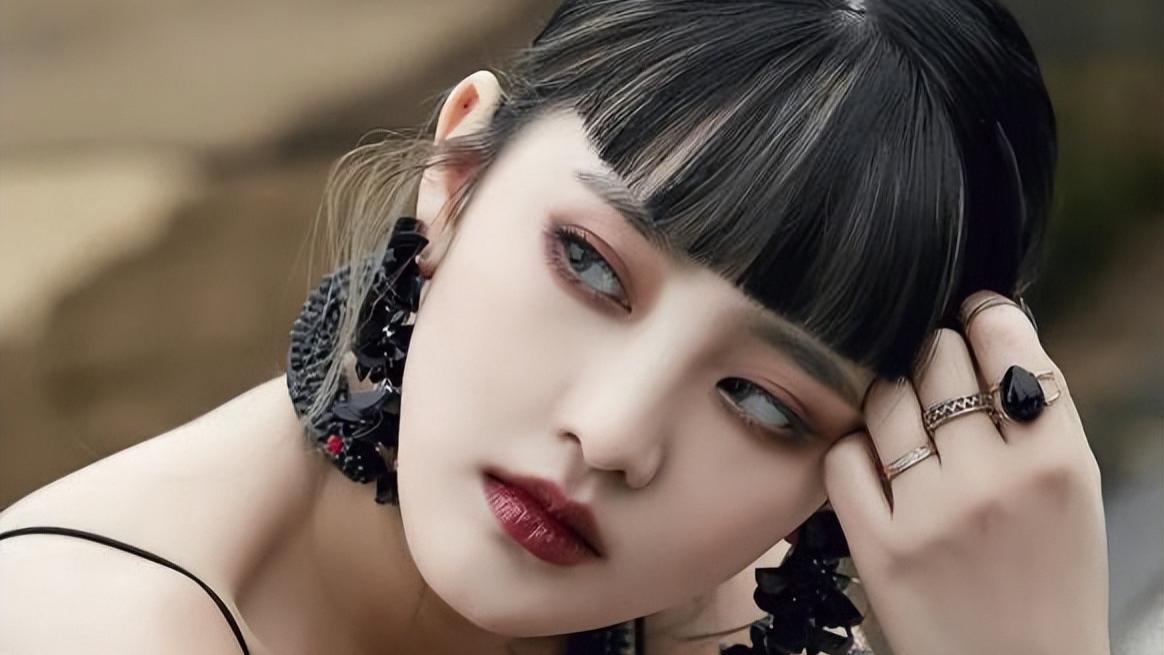 minnie|与Lisa同为泰籍却人气悬殊，后靠翻白眼圈粉？仿妆数量不输鞠婧祎