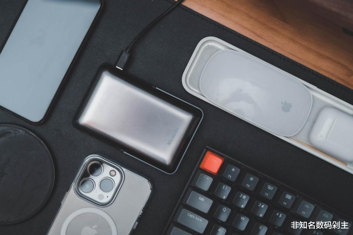 显卡|都2022年了，iPhone还是令人捉急的充电技术怎么解？答：上外挂