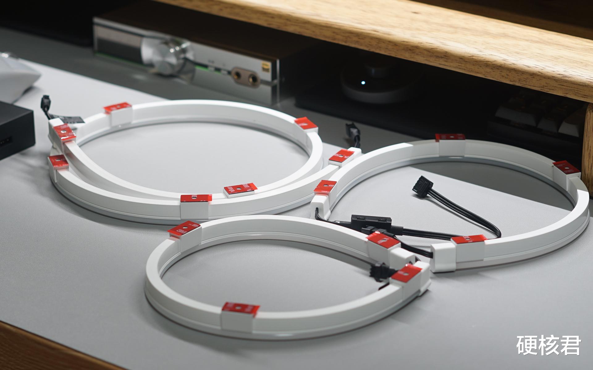 雷蛇|桌搭必备，RGB氛围感拉满！雷蛇Chroma幻彩灯带体验！