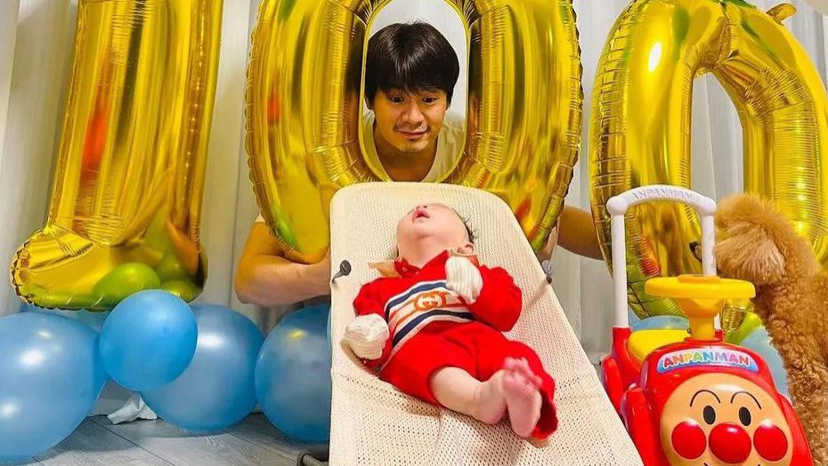 杨怡|杨怡晒照为二胎儿子庆祝百日，小宝贝软萌出镜，和爸爸对视超有爱