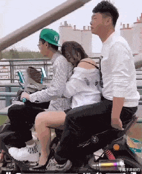 八神庵|“为什么八神庵腿上要绑绳子呢?”