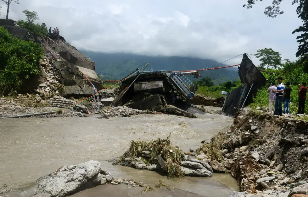 耗资50亿花费40年，日本帮印度建大坝，开闸仅4秒就垮掉了？