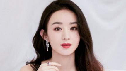 |赵丽颖低调逛街被搭讪，闺蜜拦住霸气拒绝，被质疑模仿杨幂炒热度