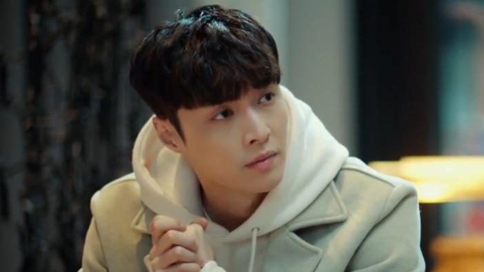 张艺兴|张艺兴出道十年，坚持一条路走到黑，演员、歌手都不放弃