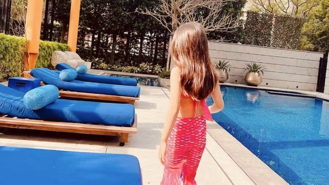 周杰伦|周杰伦健身不忘晒女儿照片，宛若人鱼公主，网友：生娃比出新歌快