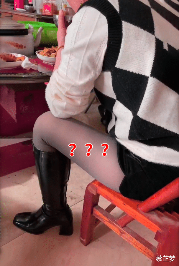 河南平顶山22岁女子为何老嫁不出去? 看到母亲的黑丝袜, 顿悟!