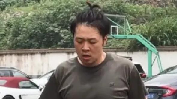 沈梦辰|网友晒杜海涛夫妇两家人聚餐，沈梦辰打扮休闲低调，画面和谐温馨