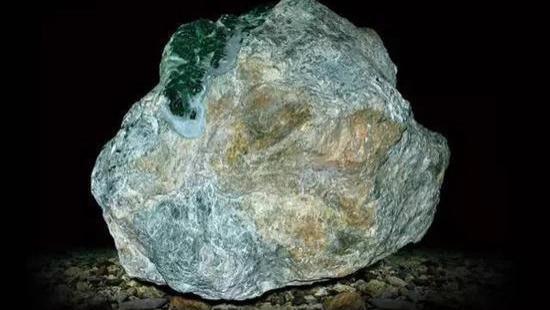 翡翠|蟒带——赌色的生命带，不识蟒带何言赌石？