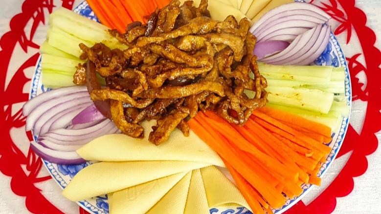 和面|50岁阿姨的午餐，简单一炒就上桌，有荤有素，营养贼丰富