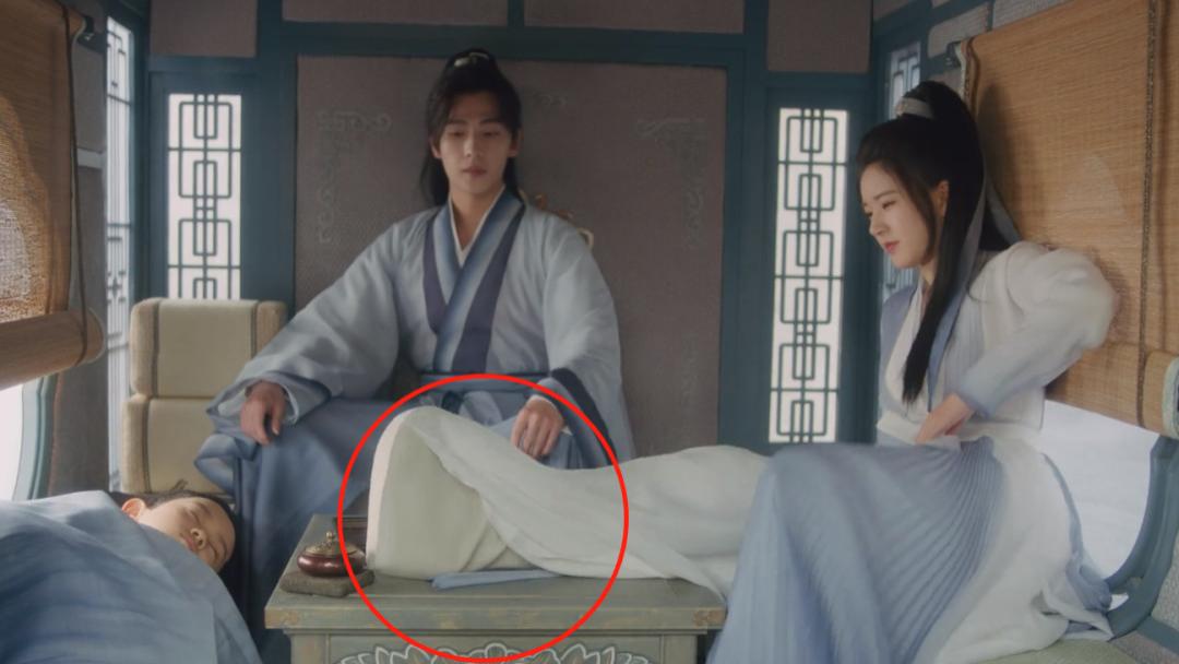 赵露思|赵露思身高成谜？拍古装剧穿高跟鞋，跟别的女星同框总矮半个头