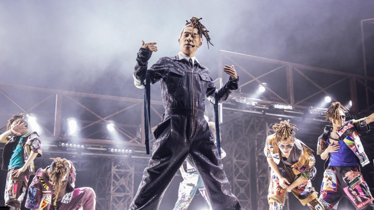 陈小春|连普通话都说不好的香港明星，为何能够成为综艺的香饽饽和天花板？原因有3个