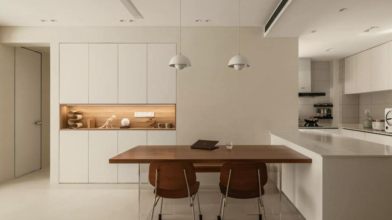 不要客厅，不要沙发，她90㎡家，直接装出了“大平层”的效果