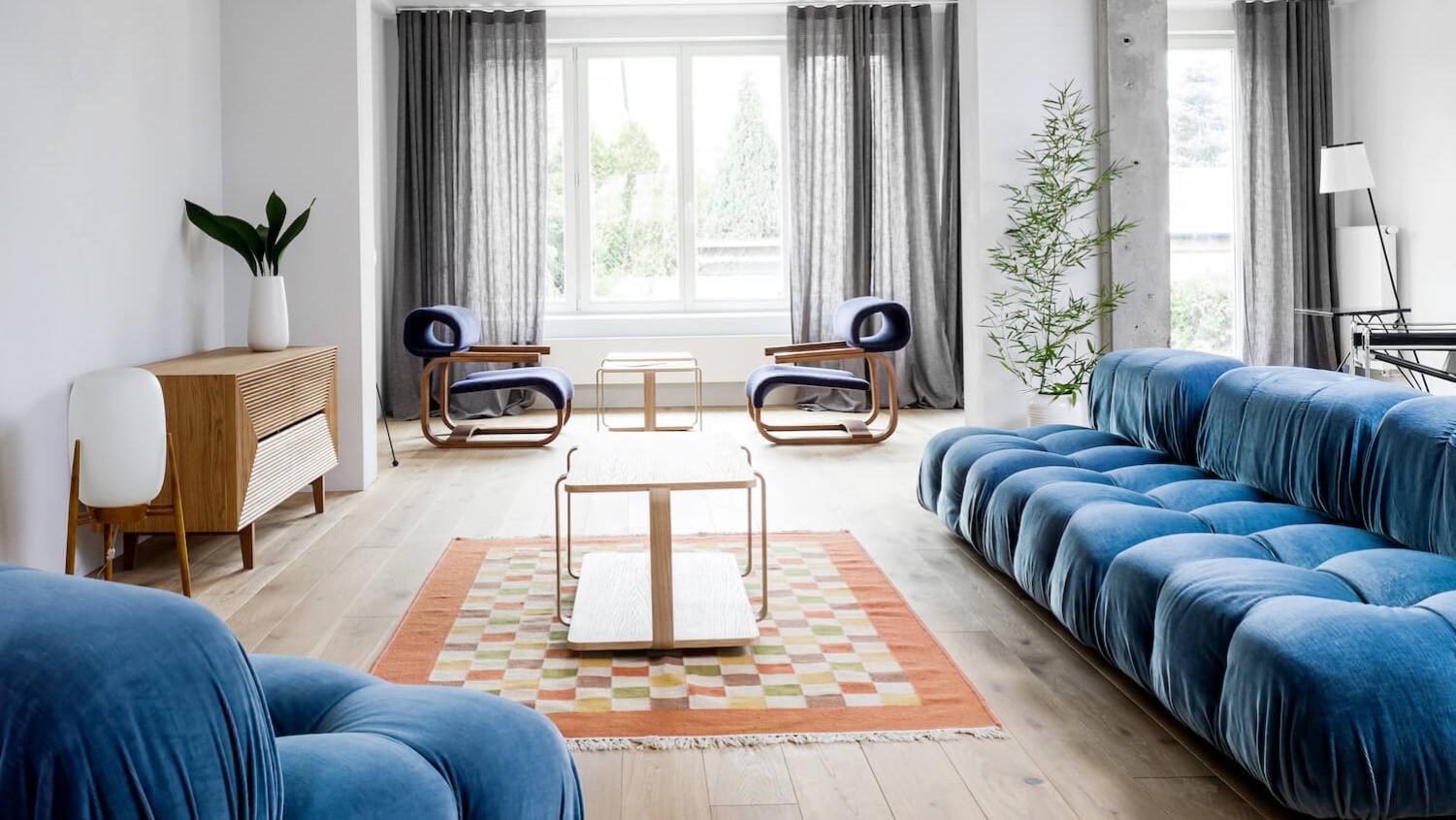 这才是真正的简约，135㎡全屋刷白不单调，铺木质地板更添温馨感