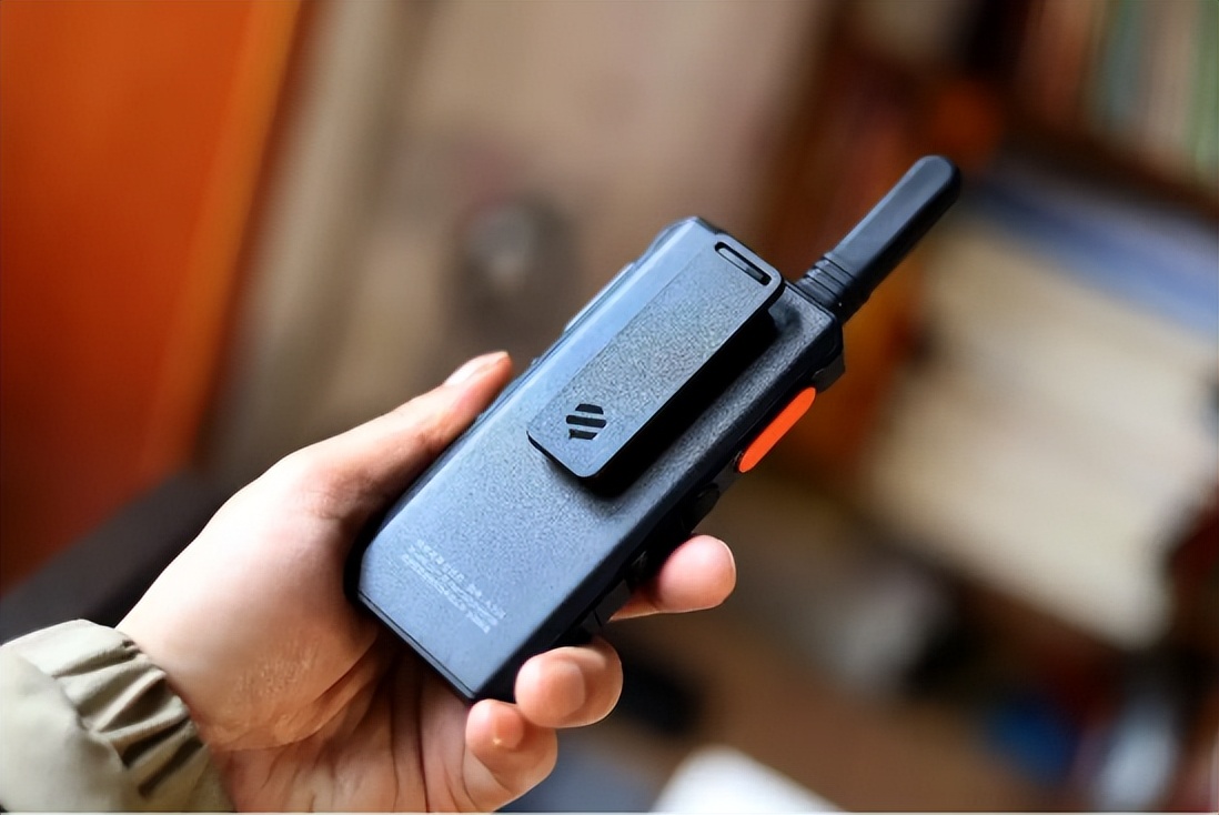 对讲机|超轻薄易携带，还支持蓝牙，小米有品上架极蜂对讲机A306