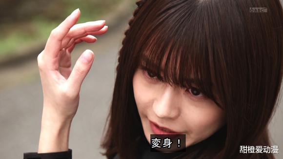 |阿基蕾拉化身新骑士，造型是真的一言难尽，回旋踢还是蛮帅的！