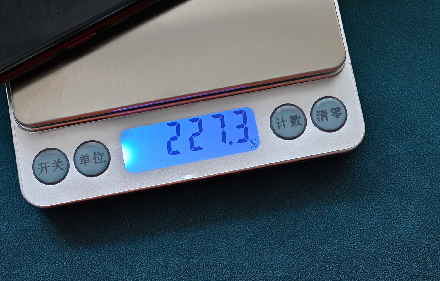 荣耀|为什么很多人选择用次旗舰手机玩游戏？帧率性能手感都很出色