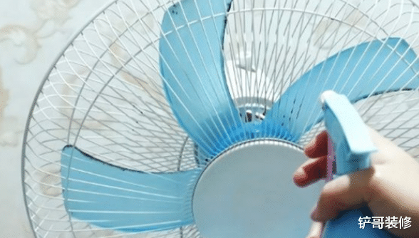 空调|为什么电风扇吹热风?教你小妙招,比吹空调还凉爽,省电又干净