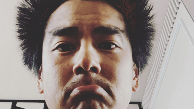 彭于晏|彭于晏最新晒照！蓬头垢面头发似鸡窝，连晒24张糙汉照引爆笑