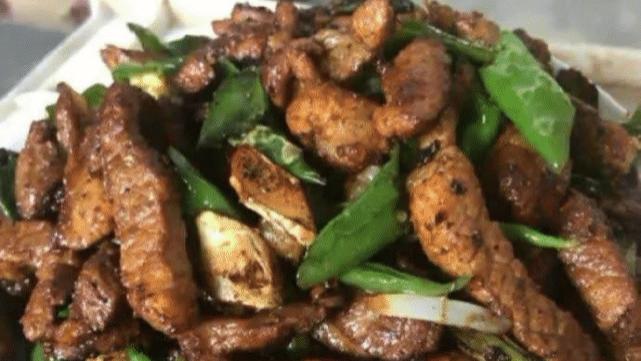 食材|大学食堂的菜，尖椒炒肉14，肉炒尖椒24，上菜后我人都傻了!