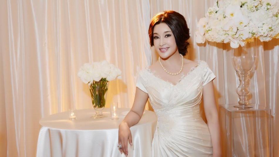 谢晋|2008年谢晋葬礼，刘晓庆为何现场大闹撒现金？遗孀徐大雯心如明镜