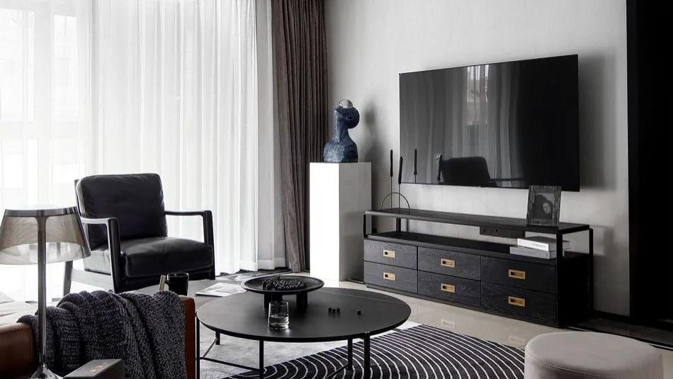 慵懒、随性：他家的暗黑系小四房，不仅动线灵活还秒变高级！