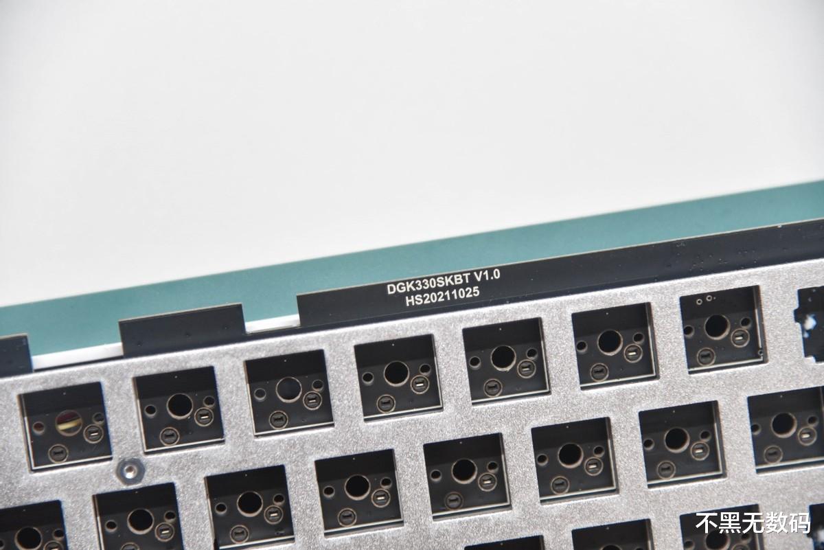 高通骁龙|完全拆解，这就是你们想要的好看、极简机械键盘，看你还买不买